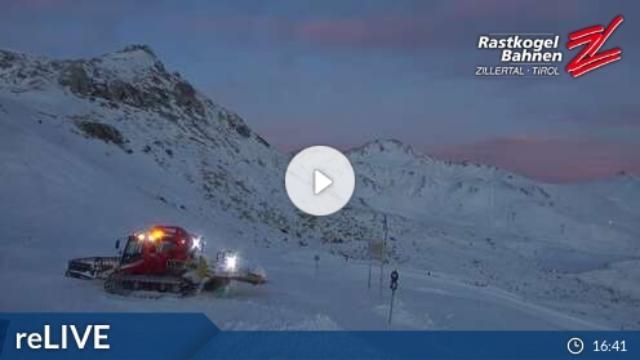 WebCam showing current Snow conditions in Hintertux