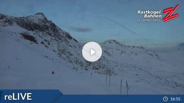 WebCam showing current Snow conditions in Hintertux