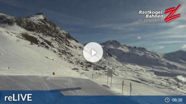 WebCam showing current Snow conditions in Hintertux