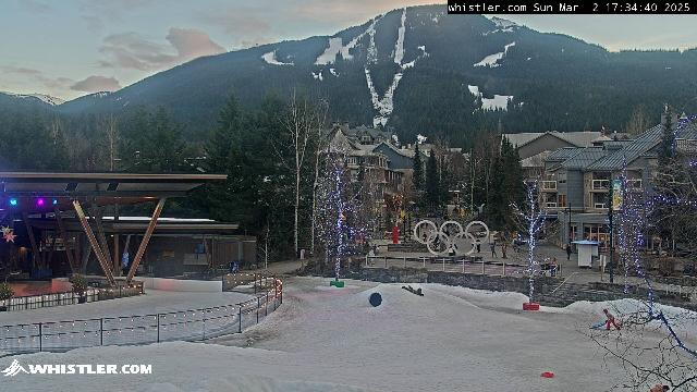 WebCam showing current Snow conditions in Whistler Blackcomb