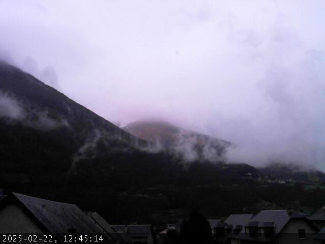 WebCam showing current Snow conditions in Luz Ardiden