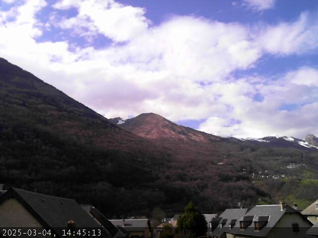 WebCam showing current Snow conditions in Luz Ardiden