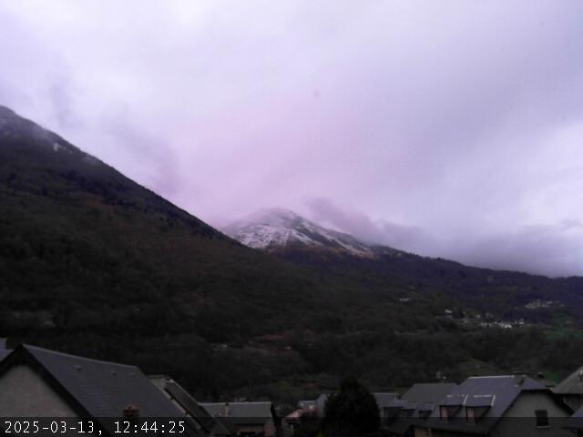 WebCam showing current Snow conditions in Luz Ardiden